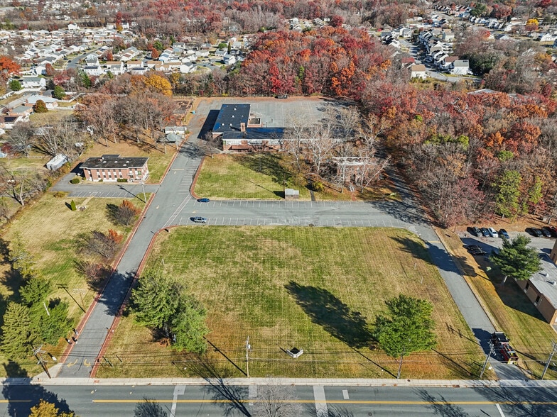 More Photos Of 714-716 Myrth Ave, Essex Industrial For Sale