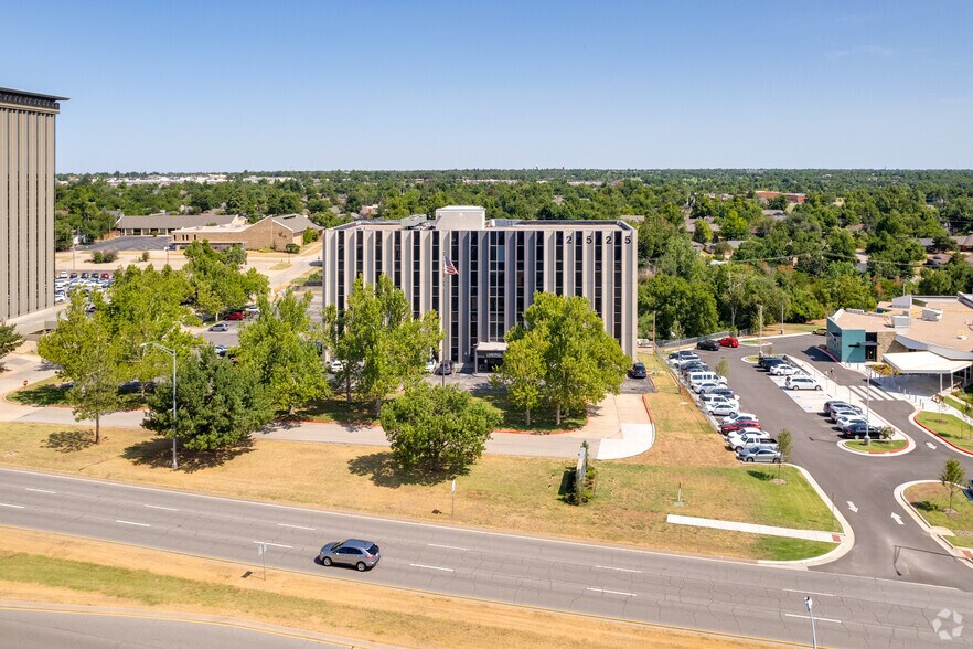 More Photos Of 2525 NW Expressway St, Oklahoma City Office For Lease