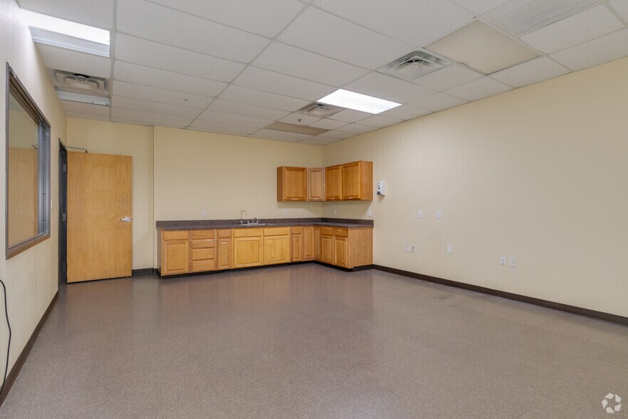 More Photos Of 2550 N Thunderbird Cir, Mesa Office For Sale