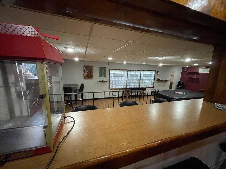 More Photos Of 1209 Lisle Plz, Lisle Bar For Lease