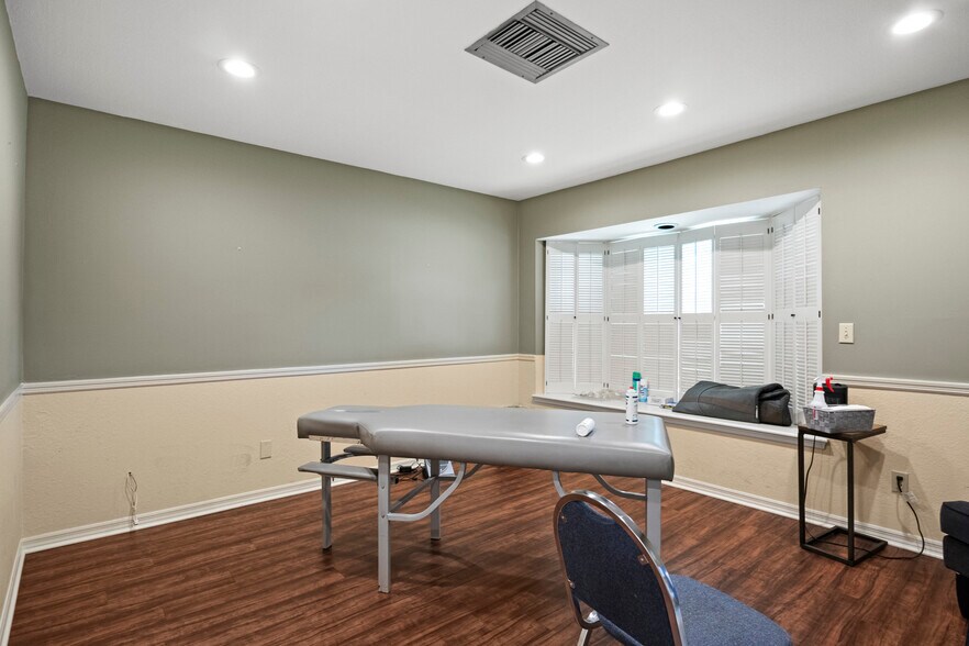 More Photos Of 1700 Dr. Martin Luther King, Jr. St N, Saint Petersburg Medical For Sale