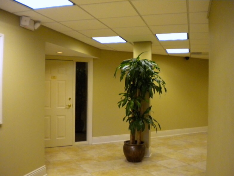 More Photos Of 27 Warren St, Hackensack Office For Lease