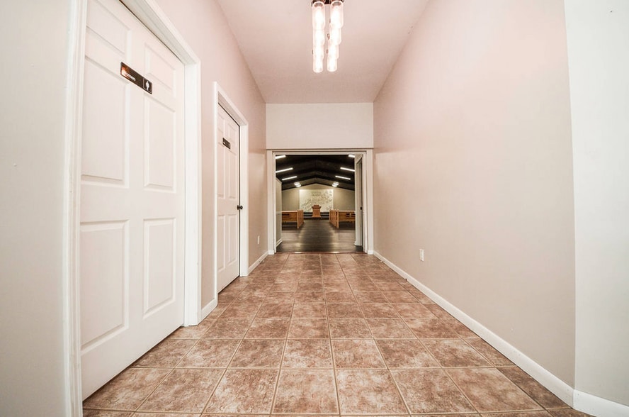 More Photos Of 401 Richardson St, Etowah Religious Facility For Sale