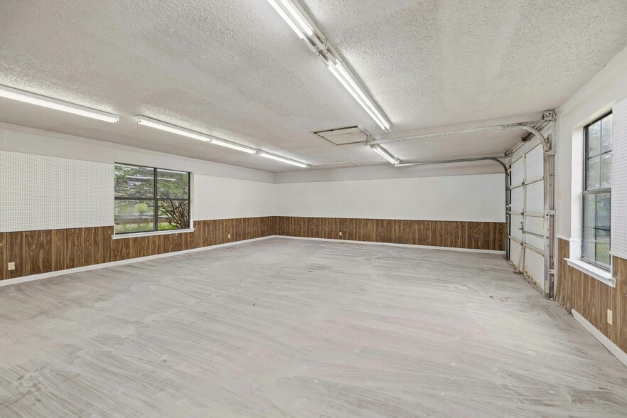 More Photos Of 3220 Farm-To-Market 2086, Temple Distribution For Lease