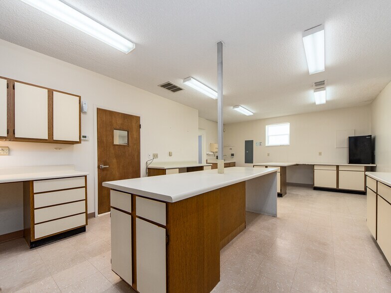 More Photos Of 2051 Range Rd, Clearwater Distribution For Sale