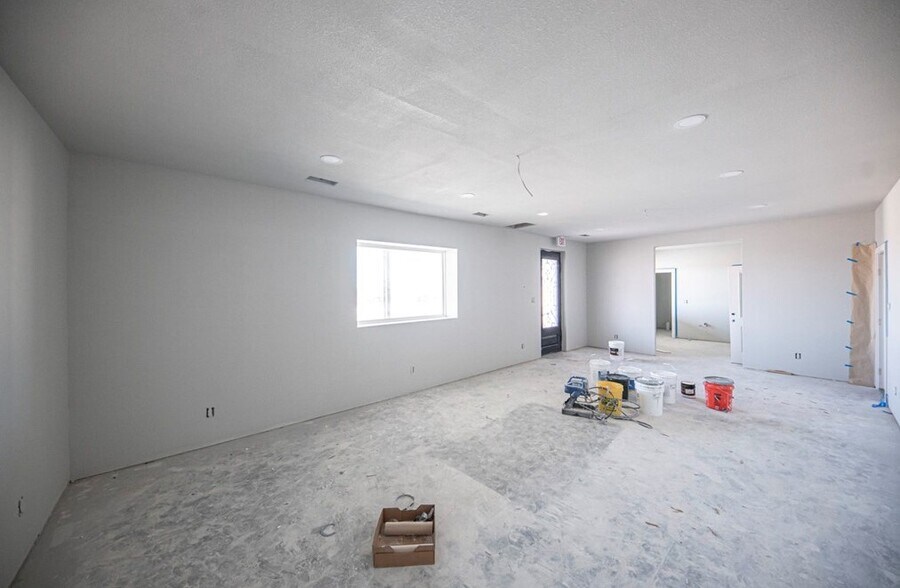 More Photos Of 14050 W Silver Fox Trl, Odessa Warehouse For Lease