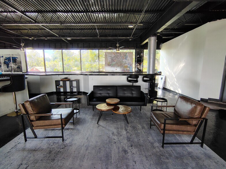 More Photos Of 802 Crosstimbers, Houston General Retail For Sale