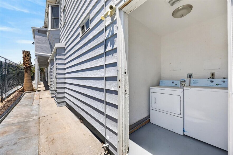 More Photos Of 319 S 10th St, Las Vegas Apartments For Sale