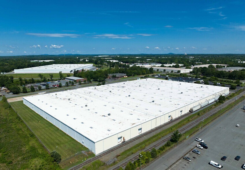 More Photos Of 11701 Goodrich Dr, Charlotte Warehouse For Lease