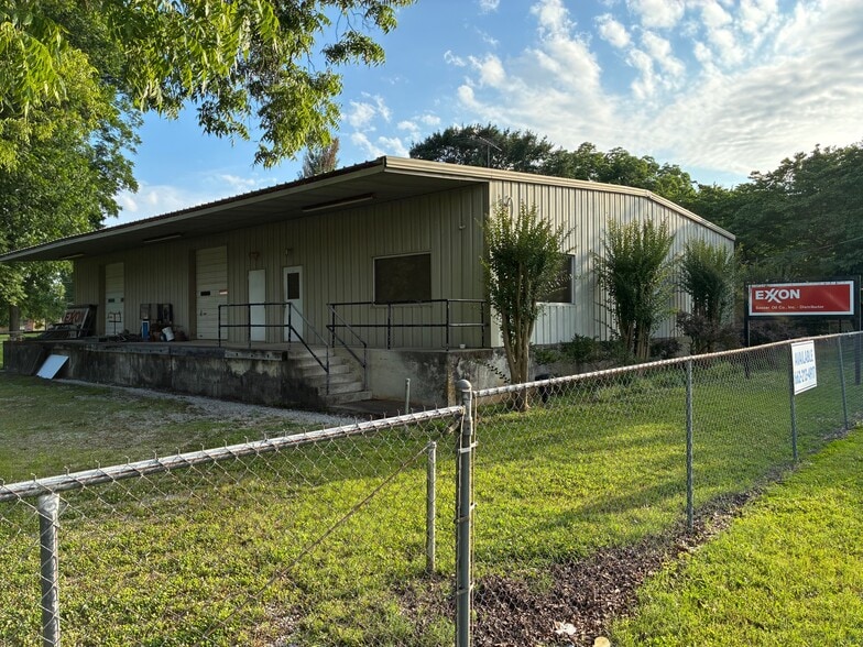 More Photos Of 603 W Lafayette St, Bolivar Light Distribution For Sale