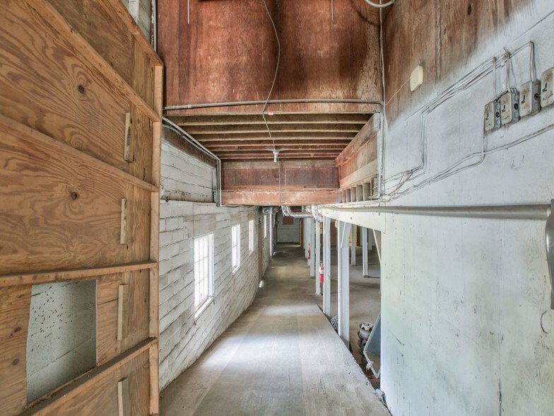 More Photos Of 765 E Washington St, Monticello Auto Repair For Sale