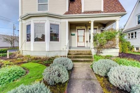 More Photos Of 707 NE 5th St, McMinnville Office For Sale