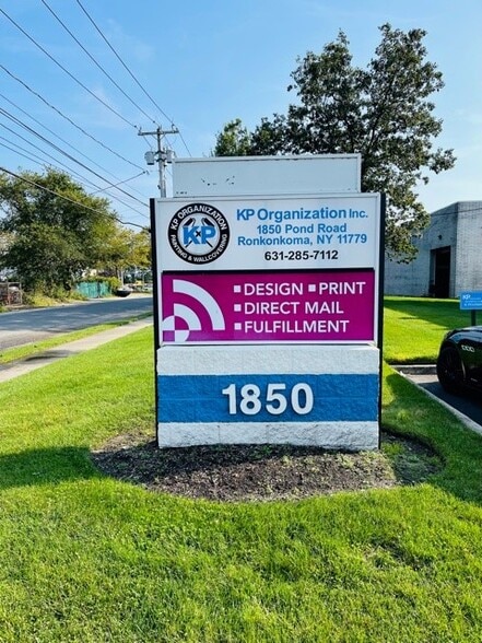 More Photos Of 1850 Pond Rd, Ronkonkoma Warehouse For Lease