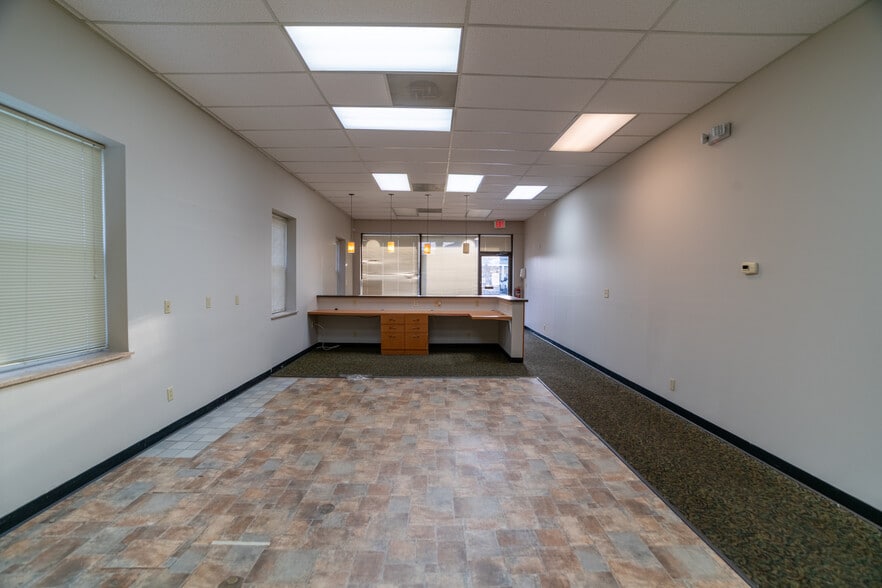 More Photos Of 3801-3837 Vaile Ave, Florissant General Retail For Lease