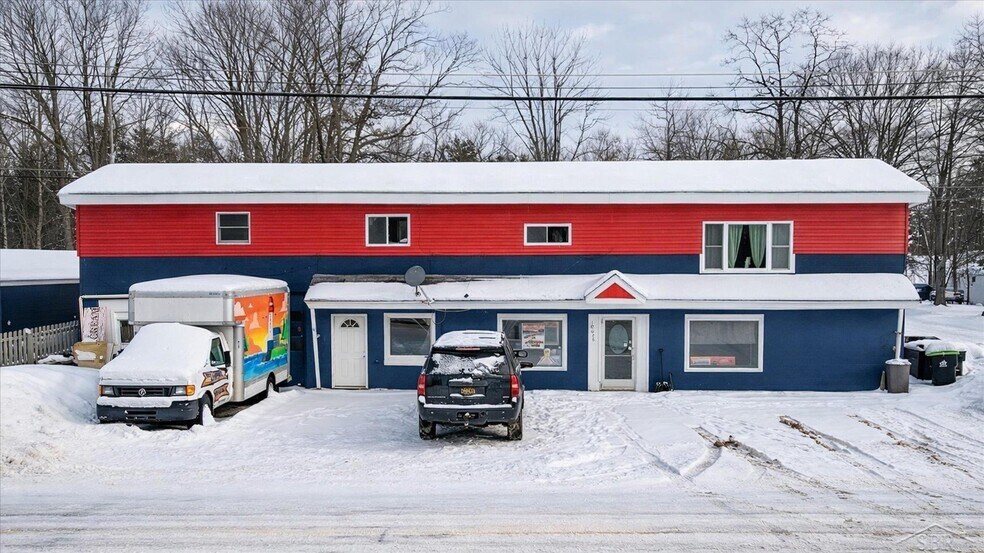 More Photos Of 10028 W Higgins Lake Dr, Roscommon Storefront Retail Residential For Sale