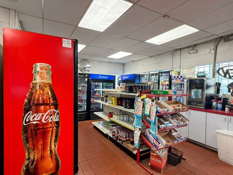 More Photos Of 4389 University Blvd S, Jacksonville Service Station For Sale