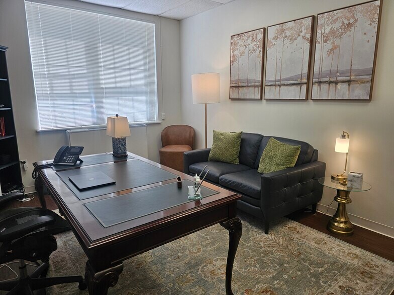 More Photos Of 400 W Main St, Babylon Medical For Lease