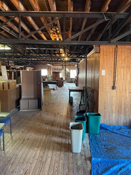 More Photos Of 114 N Broad St, Clinton Storefront For Sale