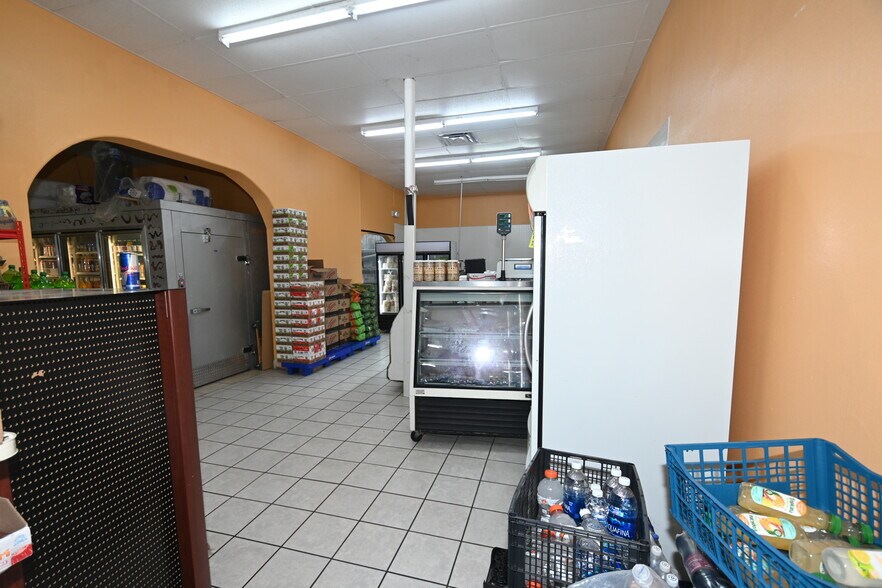 More Photos Of 749 S Central Ave, Umatilla Storefront For Sale