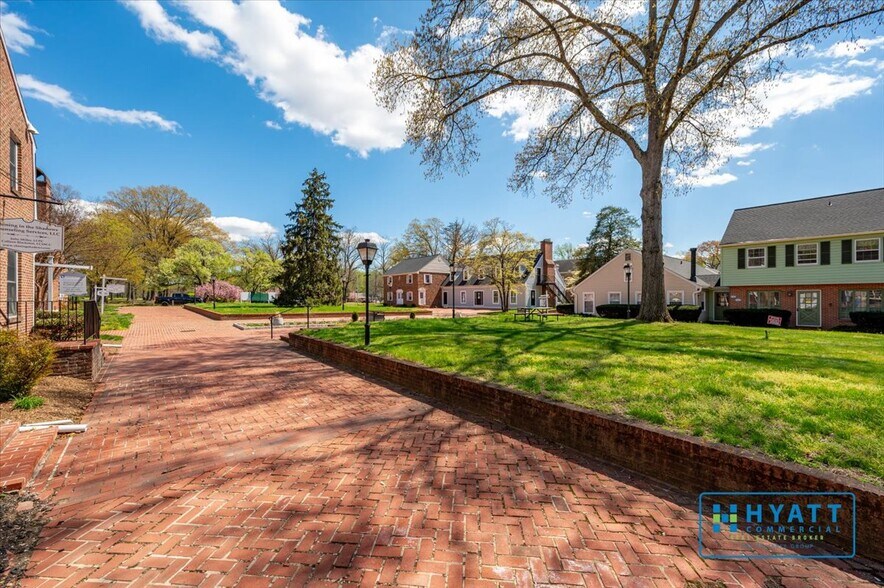 More Photos Of 1666 Village Grn, Crofton Office For Sale