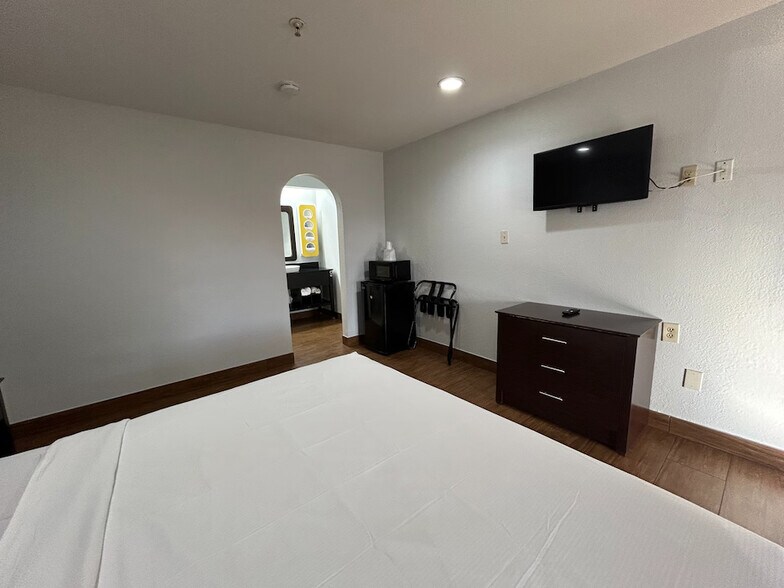 More Photos Of 125 Rushing Rd W, Denham Springs Hotel For Sale