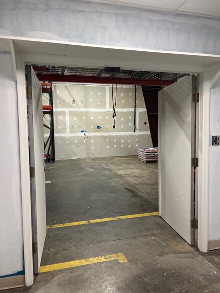 More Photos Of 340 Greenbrier Dr, Charlottesville Manufacturing For Lease