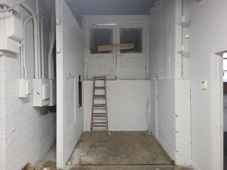 More Photos Of 100 Pleasant St, Dracut Self Storage For Sale