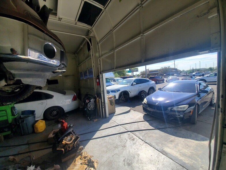 More Photos Of 2550 W Deer Valley Dr, Phoenix Auto Dealership For Sale