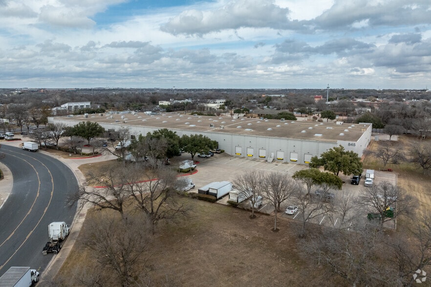 More Photos Of 800 Interchange Blvd, Austin Unknown For Lease