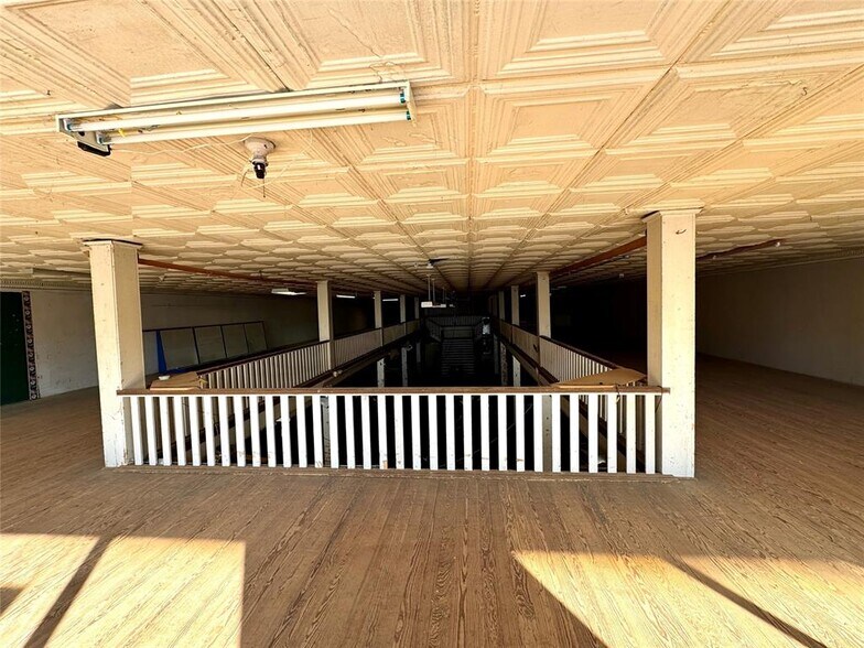 More Photos Of 516 W Chickasha Ave, Chickasha Storefront For Sale