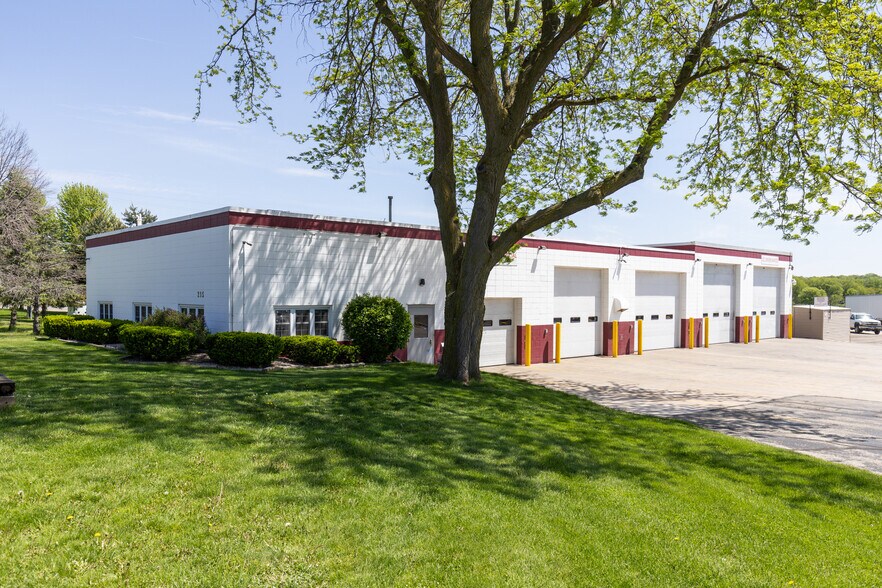 More Photos Of 215 Deerfield Rd, Marshall Service For Lease