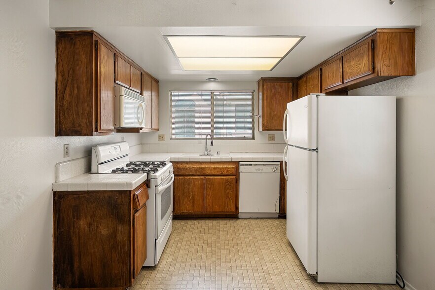 More Photos Of 104 N Atlantic Blvd, Alhambra Apartments For Sale