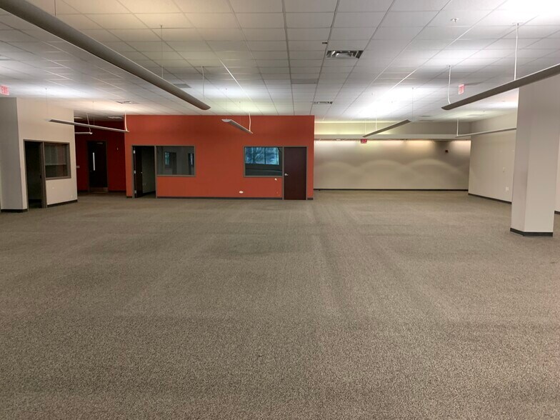 More Photos Of 1431 Centerpoint Blvd, Knoxville Office For Lease