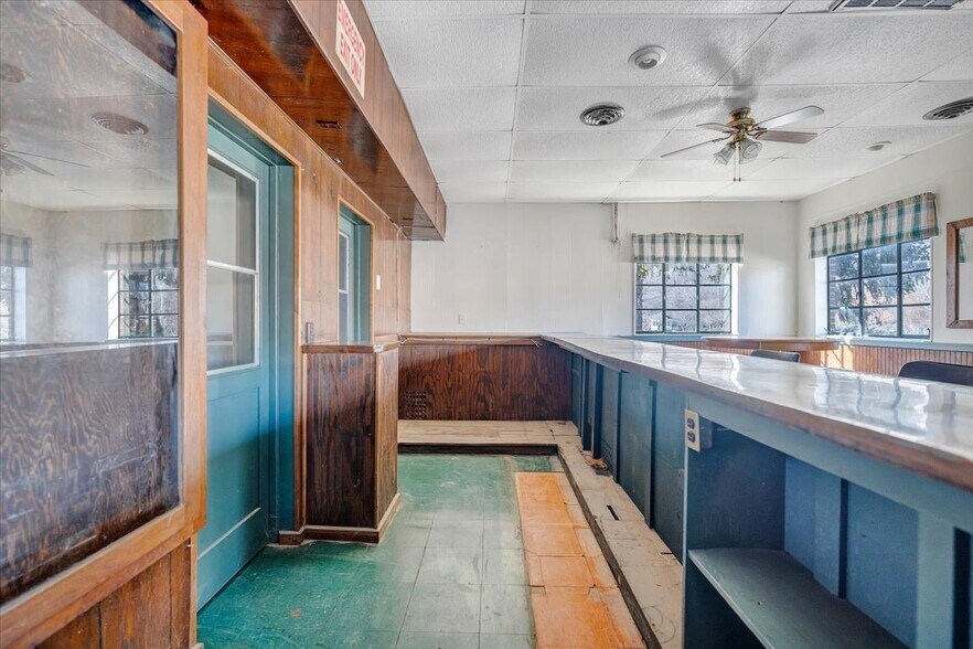 More Photos Of 630 Lowe St, Buchanan Restaurant For Sale