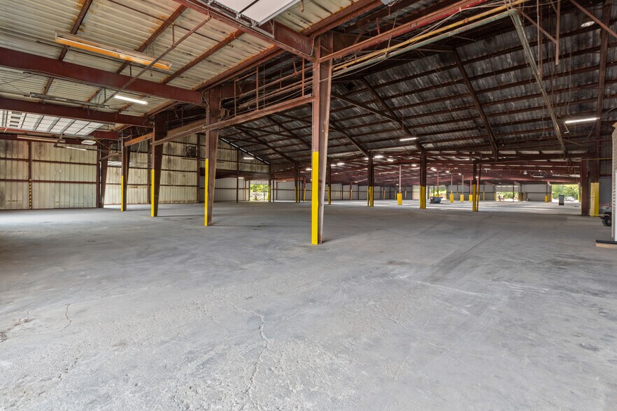 More Photos Of 240 E Park St, Guthrie Industrial For Lease