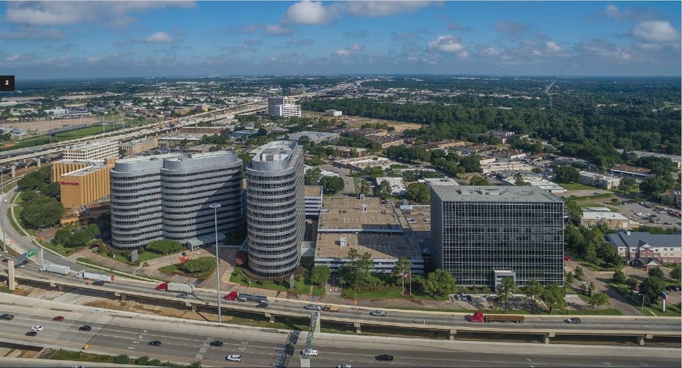More Photos Of 2800 N Loop Fwy W, Houston Office For Lease