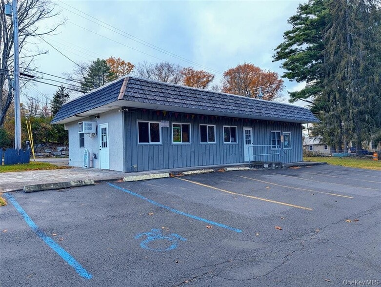 Primary Photo Of 5981 Route 44/55, Kerhonkson Storefront Retail Residential For Sale
