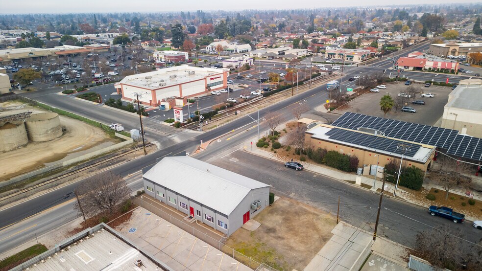 Primary Photo Of 201 S Pine St, Madera Office For Sale