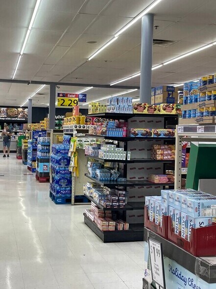 More Photos Of 12859-12871 SW Sr-45, Archer Supermarket For Sale