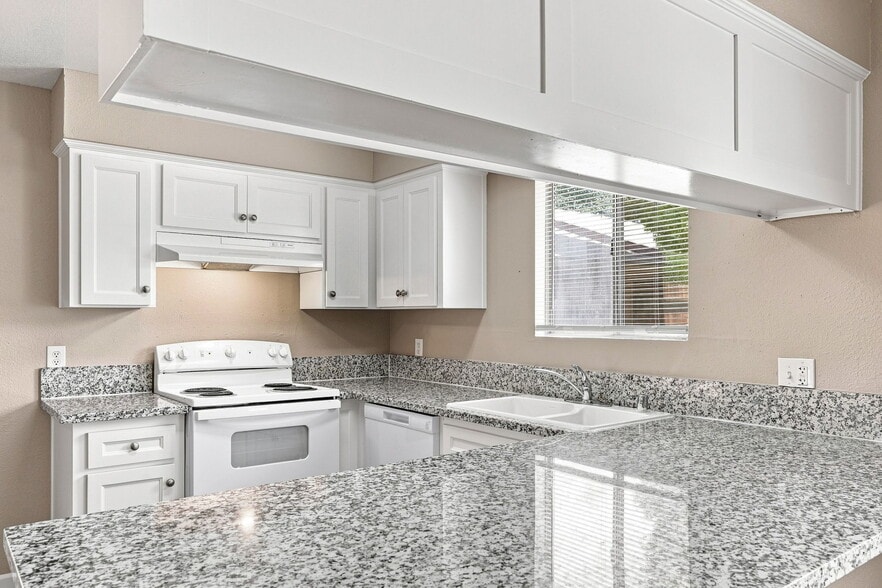 More Photos Of 1262 N Marks Ave, Fresno Apartments For Sale