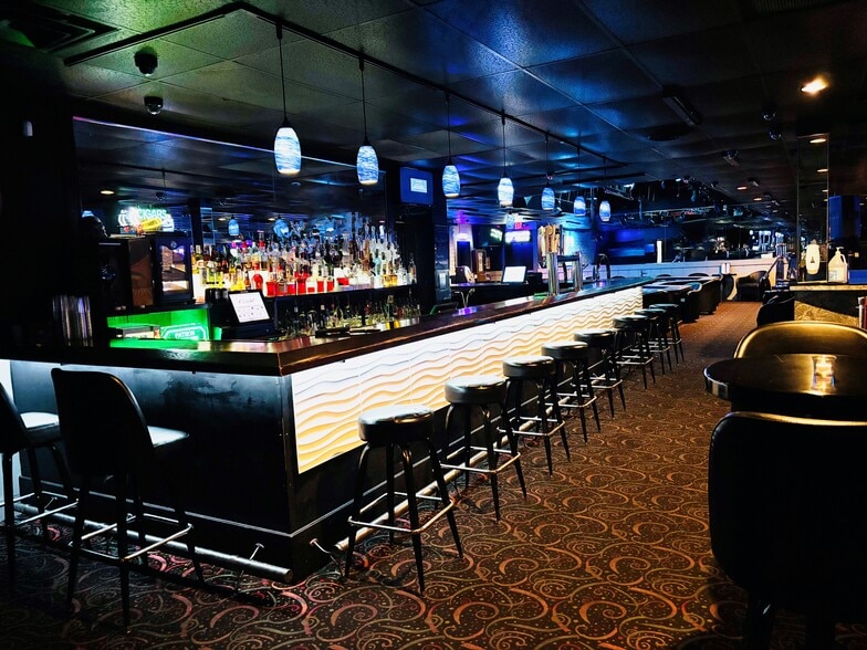 More Photos Of 4030 Coldwater Rd, Fort Wayne Bar For Sale