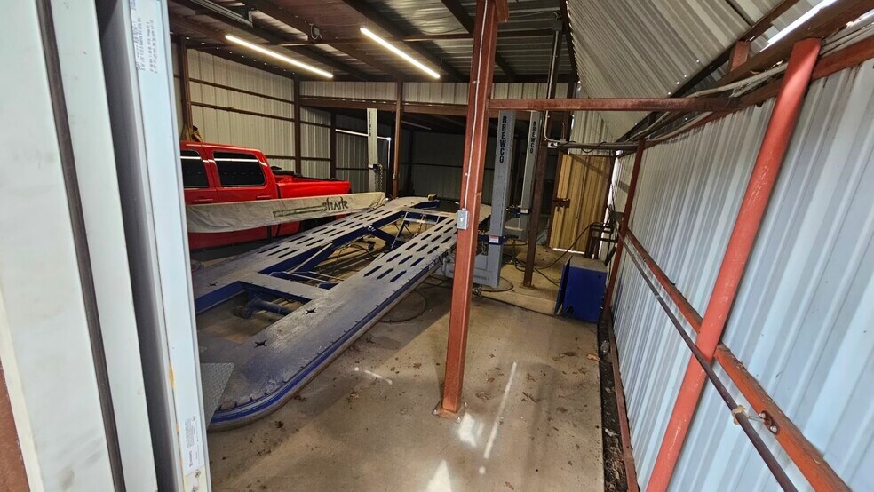 More Photos Of 724 W Hurst Blvd, Hurst Auto Repair For Sale