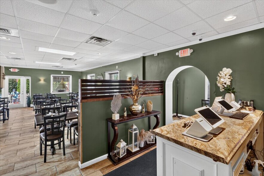 More Photos Of 11 E Pattagansett Rd, Niantic Restaurant For Sale