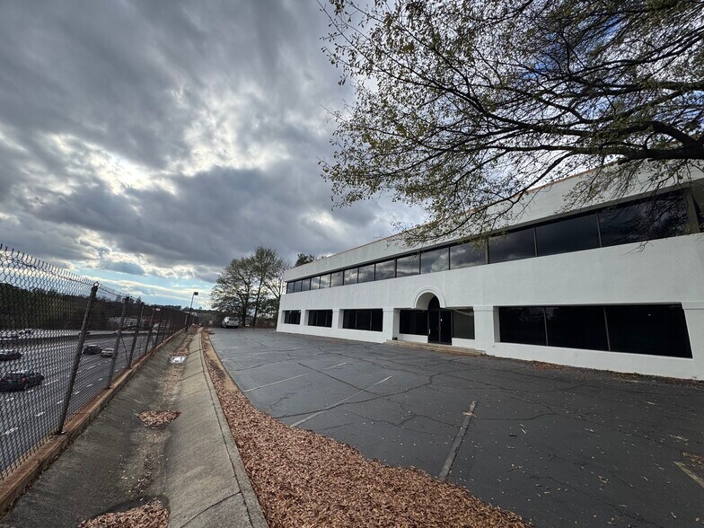 More Photos Of 2707 Buford Hwy, Atlanta Office For Lease