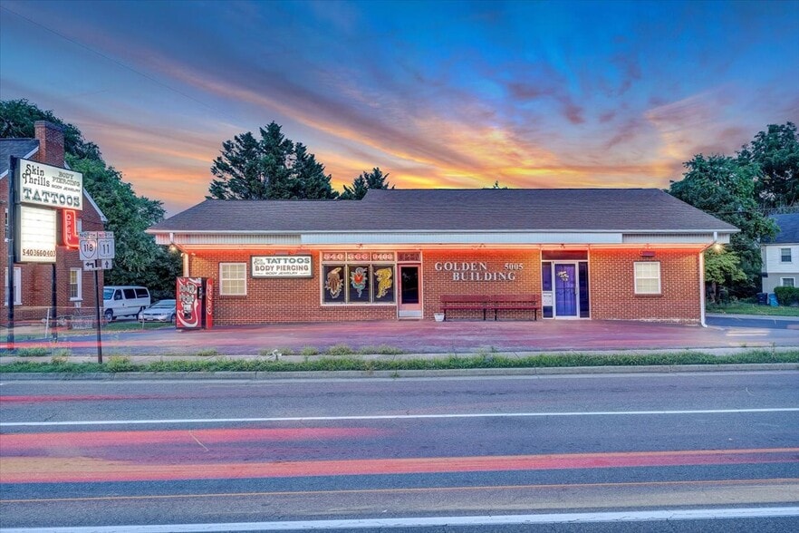 Primary Photo Of 5005 Williamson Rd NW, Roanoke Freestanding For Sale