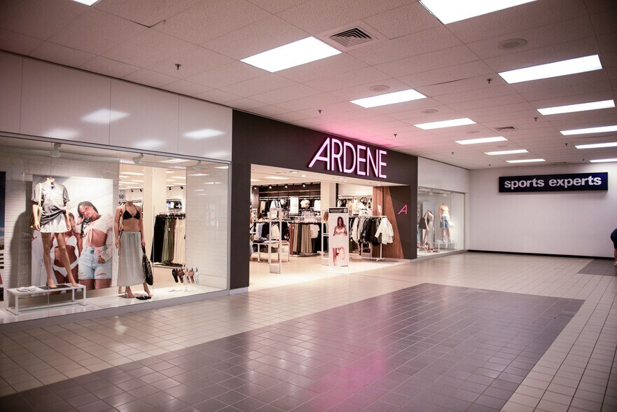 More Photos Of 1221 Boul Marcotte, Roberval General Retail For Lease