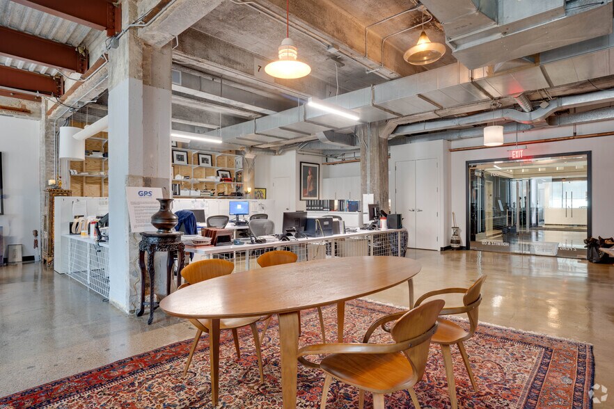 More Photos Of 651-659 W Washington Blvd, Chicago Office For Lease
