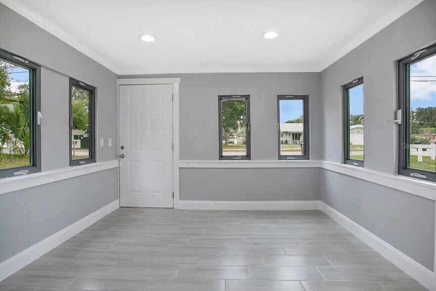 More Photos Of 1906 Murdock Blvd, Orlando Office For Lease