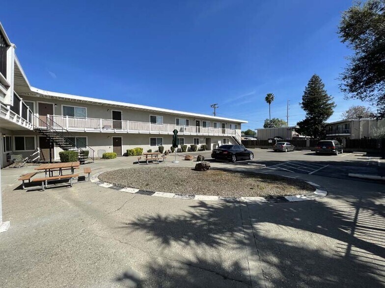 More Photos Of 4460 Cotton Ct, Stockton Apartments For Sale