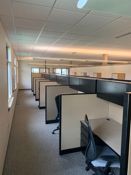 More Photos Of 905-909 S Taylor Dr, Sheboygan Office For Lease